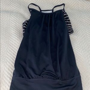 Old navy active workout top with sports bra NWOT